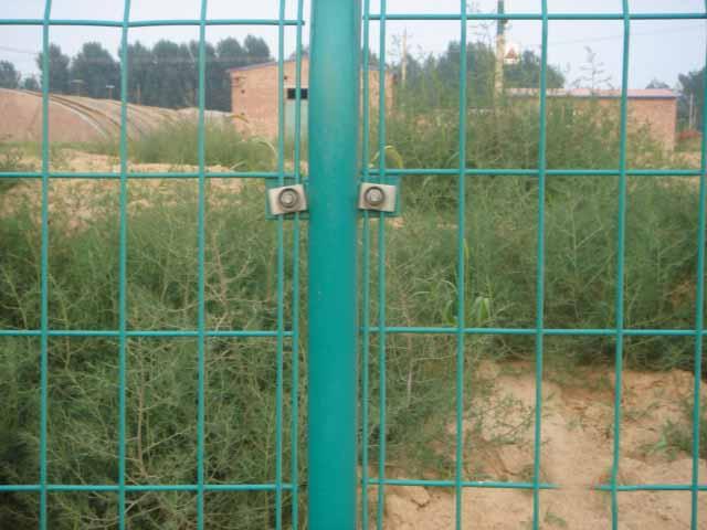 工地护栏网 1.8米高浸塑绿色圈地养殖围网 双边护栏网