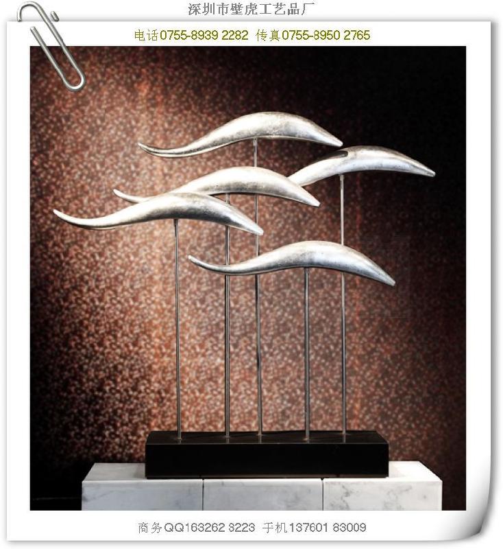 供应鱼群雕塑贴银箔效果不锈钢支架天鹅豹子工艺品多款抽象工艺摆件