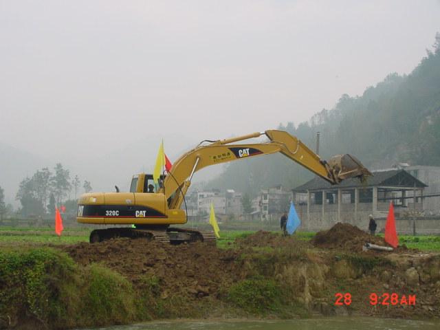 供应大小挖掘机推土机出租承接路面破碎土方挖掘