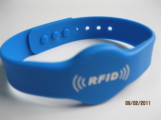 供应超高频RFID硅胶手腕带
