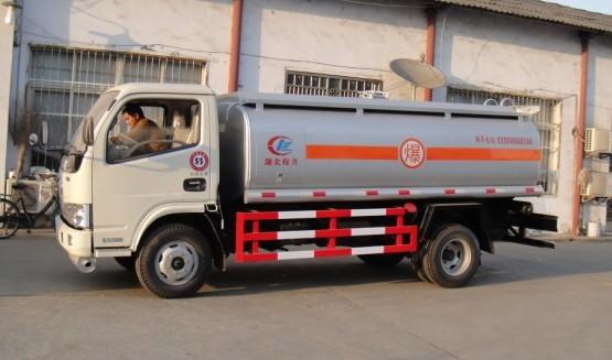 供应坐落于中国湖北省随州市油罐车厂家