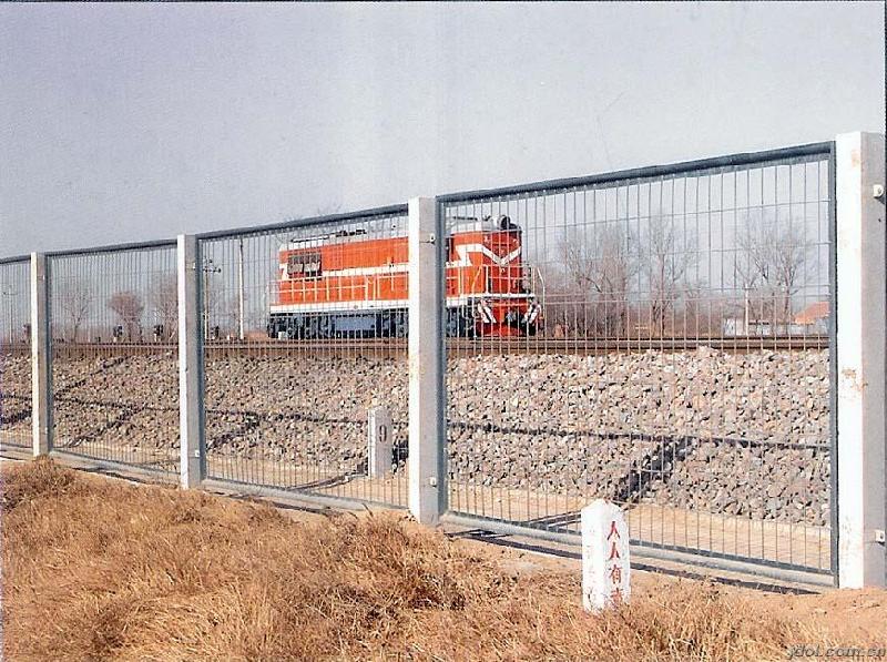 供应铁路护栏网铁路隔离栅-专注于铁路、公路护栏
