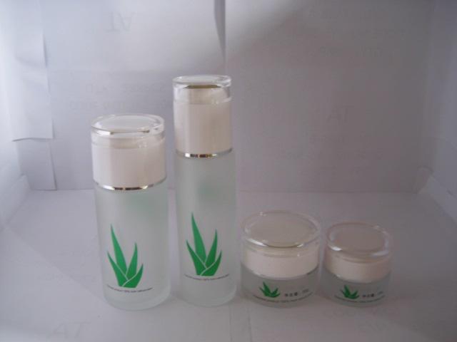 供应Y6玻璃制品，玻璃瓶包材，绿色丝印蒙砂瓶Y6玻璃制品玻璃瓶包材