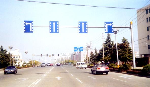 供应交通灯杆；扬州交通灯杆生产厂家图片
