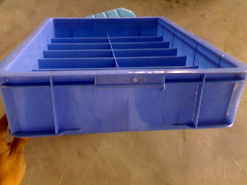 供应塑料周转箱塑料筐带盖储物箱