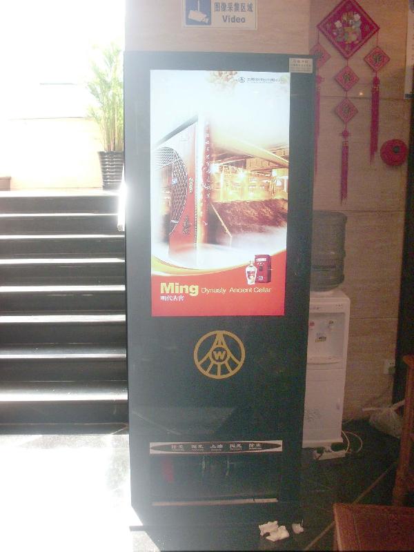供应高档宾馆电梯门口摆放用来播放宣传落地式广告机高档宾馆电梯门口