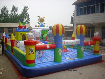 保定市新疆儿童充气城堡厂家选新疆儿童充气城堡到保定艺祥气模游乐设备生产厂家