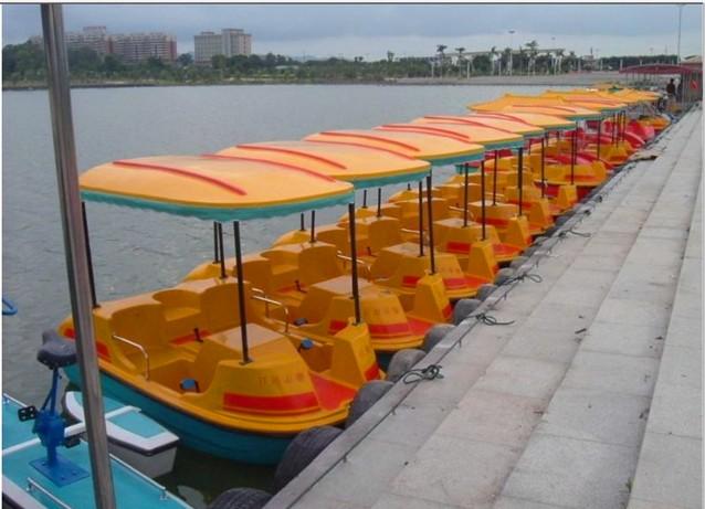供应2015年2-3人新款脚踏船价格、公园脚踏船、脚踏船价格、游船图片