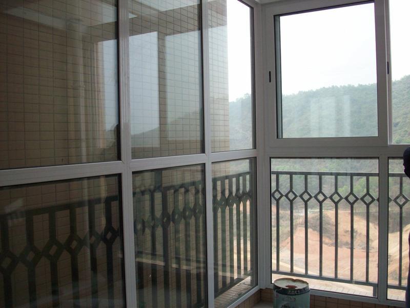 供应上海靓窗供应铝合金钢化玻璃封阳台