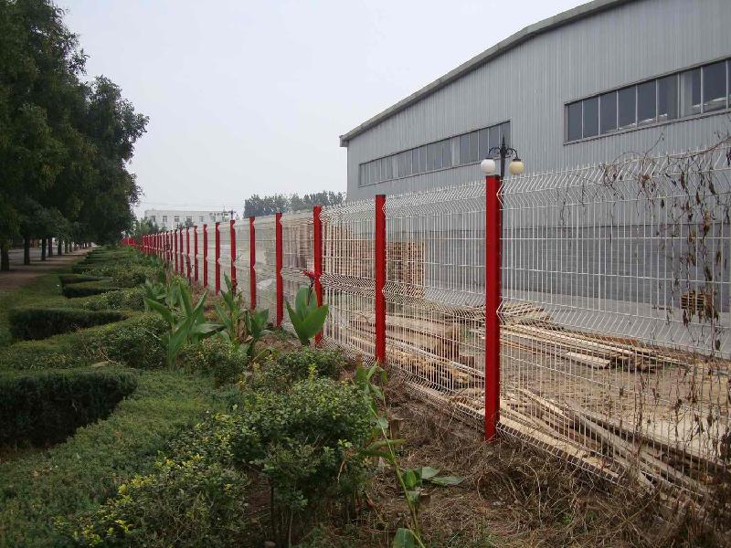 厂家专业生产桃型立柱护栏网