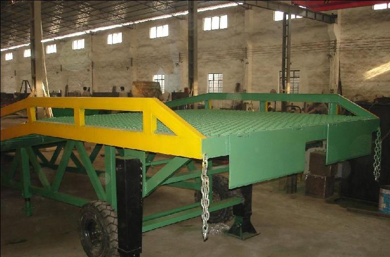供应中山小榄移动式登车桥生产厂家 顺德陶瓷厂搬运设备 登车桥