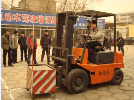 上海航启叉车培训、教练一对一授课、不受开班时间限制