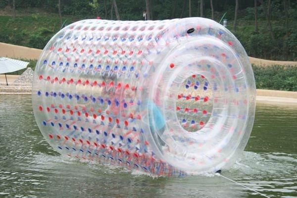 透明水上滚筒步行球水上充气玩具 水上漂充气游乐设备图片