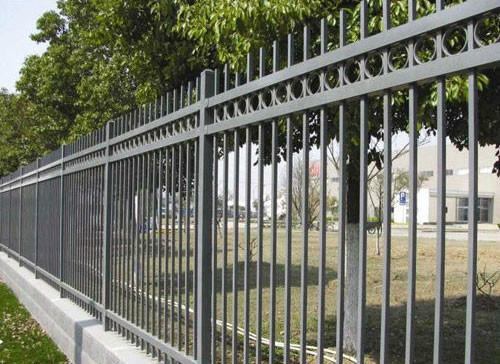 晋江护栏房地产厂区护栏塑钢锌合金护栏静电喷涂栏杆别墅铁艺护栏制作安装