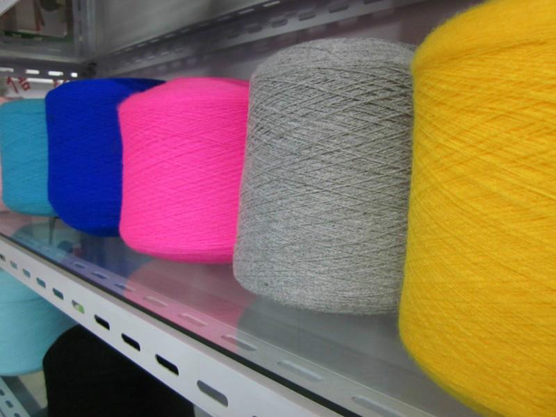 供应最优质最便宜的帽子纱膨体晴纶色筒纱