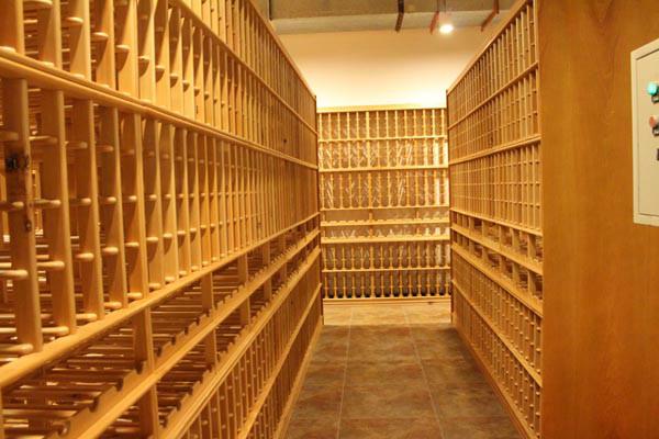 供应用于红酒酒架的莱芜酒窖酒架设计装修