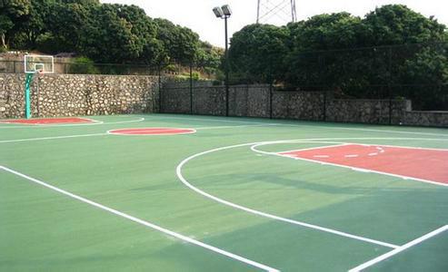 供应专业篮球场生产批发/塑胶篮球场施工价格/塑胶篮球场地面施工