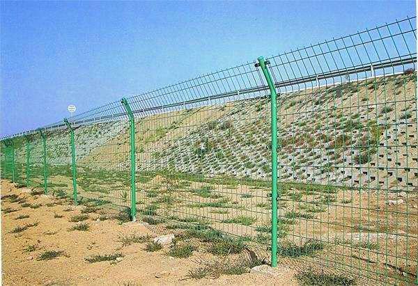衡水市防护网铁丝网厂家供应防护网铁丝网,防护网栏多少钱一米