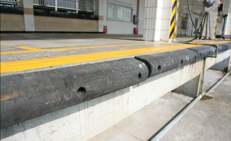 上海市橡胶防撞条2米D型防撞条防撞墩厂家供应橡胶防撞条2米D型防撞条防撞墩