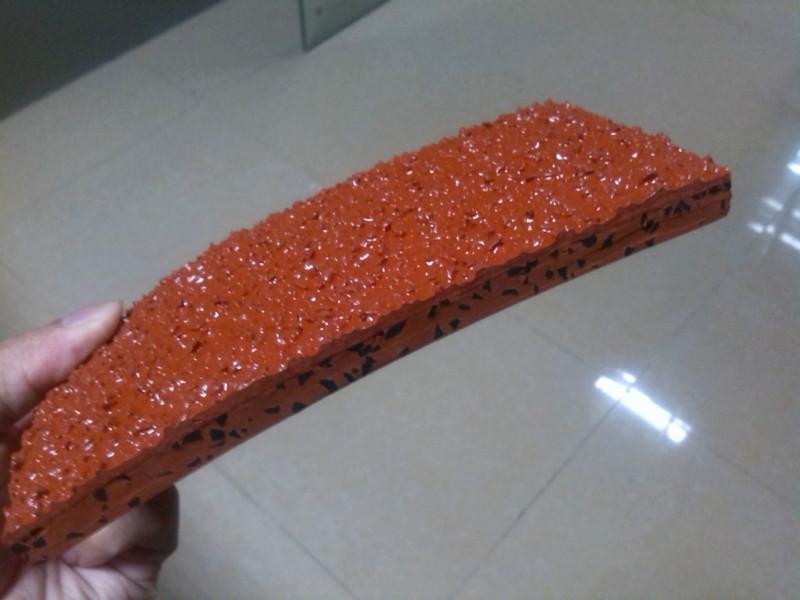 13mm红色混合型塑胶跑道面层材料 400跑道面层材料