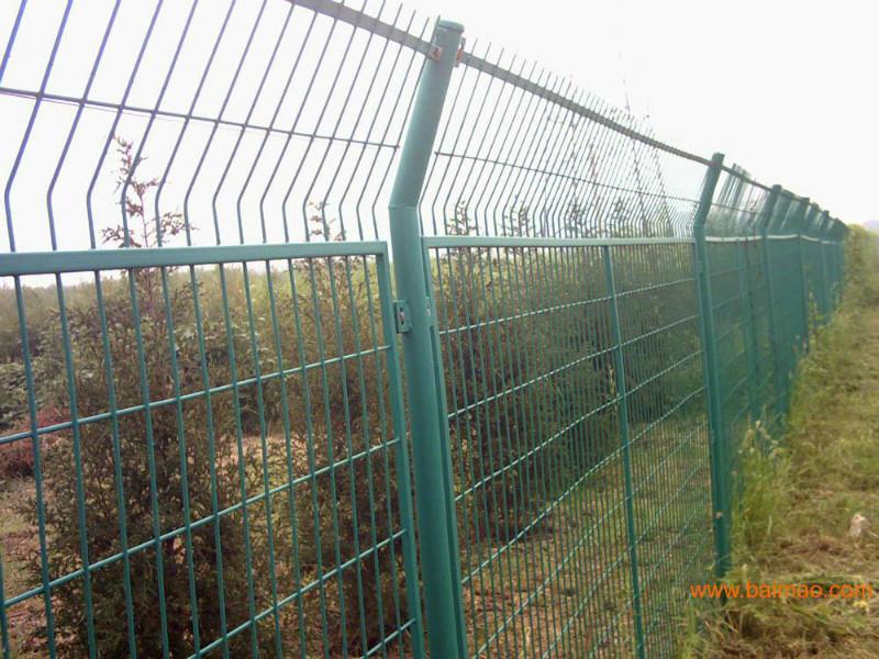 三角折弯护栏网天津鱼塘围栏网护栏网|铁丝网围挡