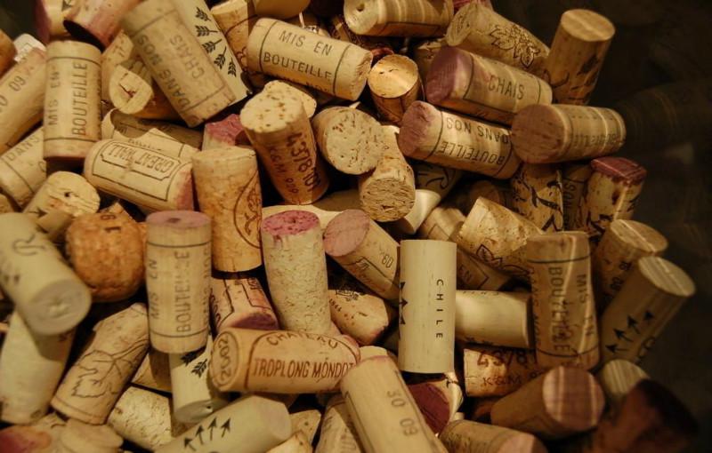供应红酒进口专家阐述“进口葡萄酒”软木塞与螺旋盖的区别图片