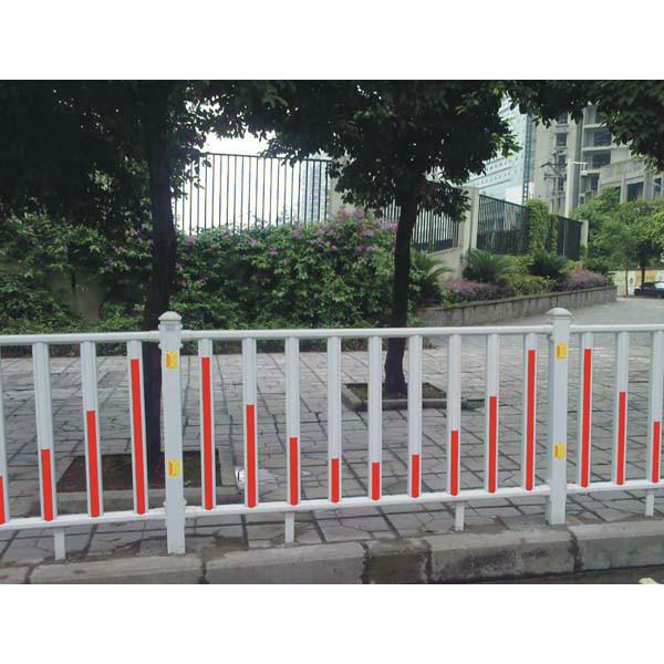 供应道路护栏/PVC道路护栏/锌钢道路护栏/锌钢护栏现货低价销售图片