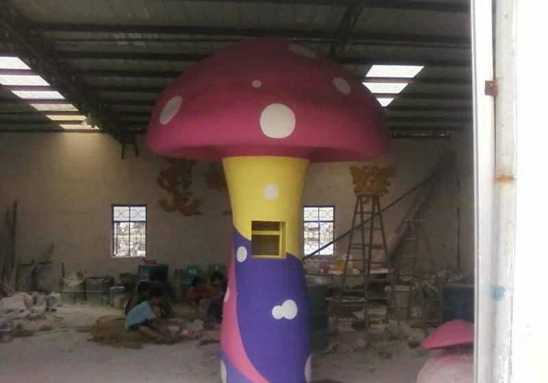 供应通房子造型雕塑制作厂家 格格巫雕塑 蘑菇屋模型
