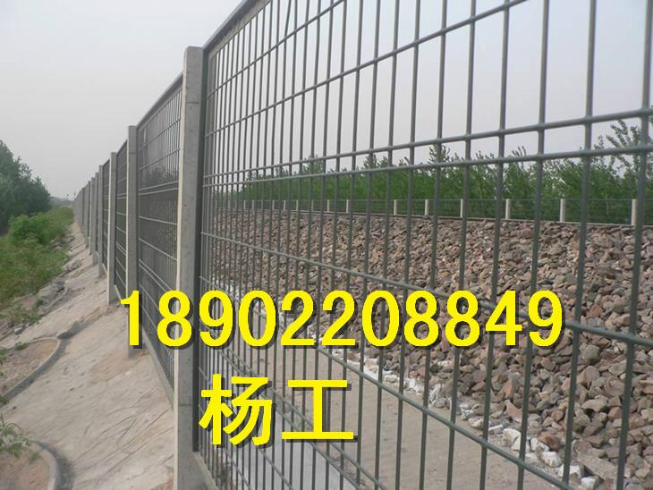 供应京广铁路护栏/隔离网/道路护栏网 专业铁路护栏厂家制造