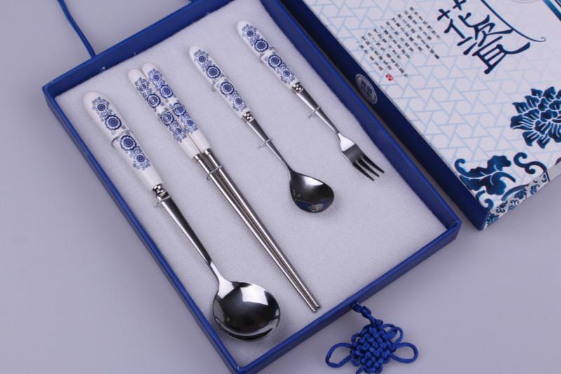 供应青花瓷餐具批发 不锈钢勺筷四件套 节日促销礼品