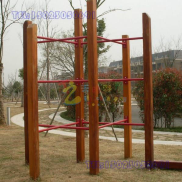 重庆幼儿园荡桥玩具,重庆人造草坪生产厂家 重庆九龙坡区木质儿童绳网攀爬架图片