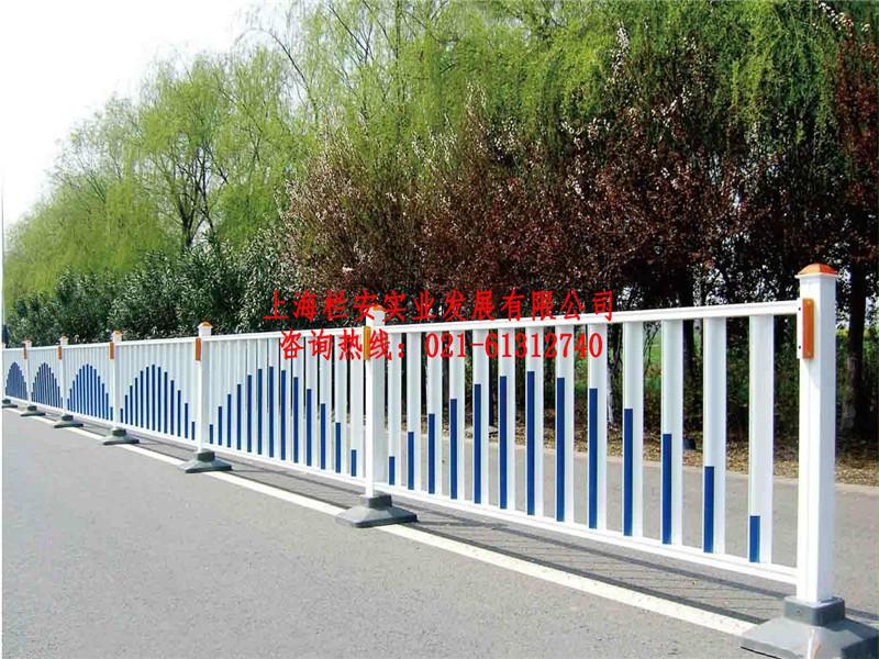 供应马路护栏_厂家直销道路护栏_品质绝对保证道路护栏！