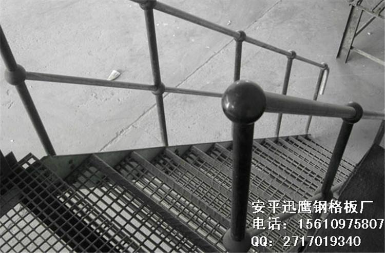 供应用于梯踏板的楼梯踏步钢格板|北京不锈钢踏步板图片