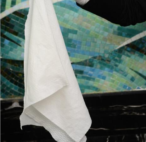 供应一次性浴巾 成都 杭州 爱康武汉宾馆专用卫生100克环保毛巾定制加工