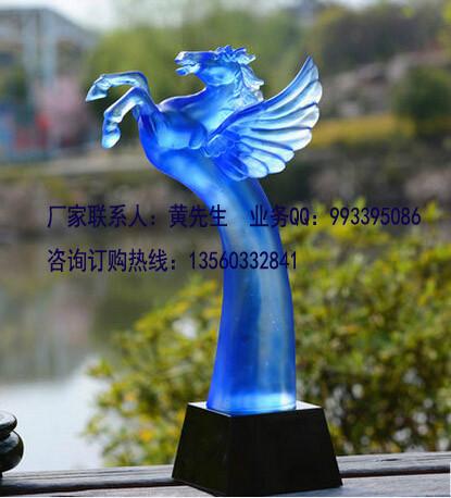供应琉璃雕刻奖杯，蓝琉璃希望之星，年终奖杯定做厂，加工雕刻青岛武汉