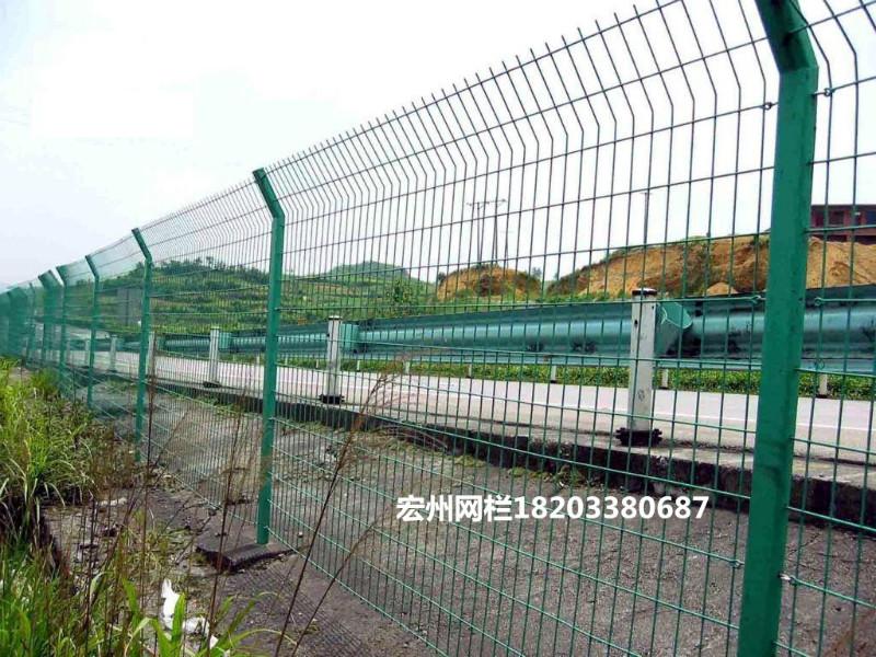 西宁城中铁路隔离网专业生产厂家/铁路防护铁丝网价格/铁路防护铁丝网