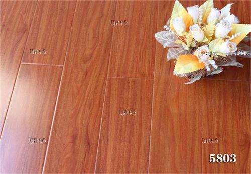 供应强化复合地板镜面模压工程地板生产厂家直销批发加工定制复合地板图片
