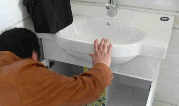 越秀黄花岗先烈东先烈中专业安装水管洗手盆明管改暗管