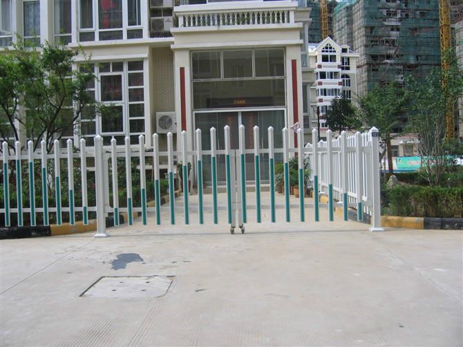 供应上海铁围栏、铁艺护栏网、各种规格围栏网