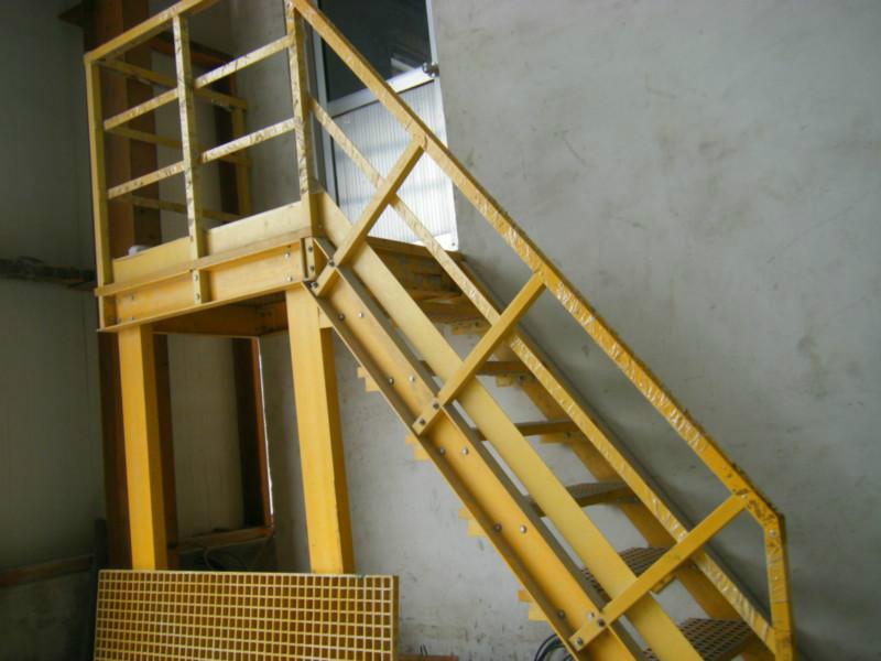 供应楼梯走道行人走道承重板/玻璃钢板/玻璃钢格栅板/楼梯踏板