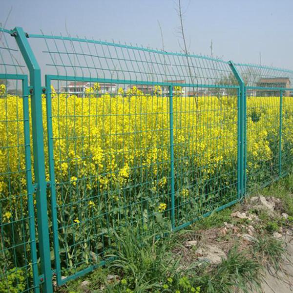 供应呼和浩特高速公路护栏网工厂防护栏社区防护网车间隔离栅