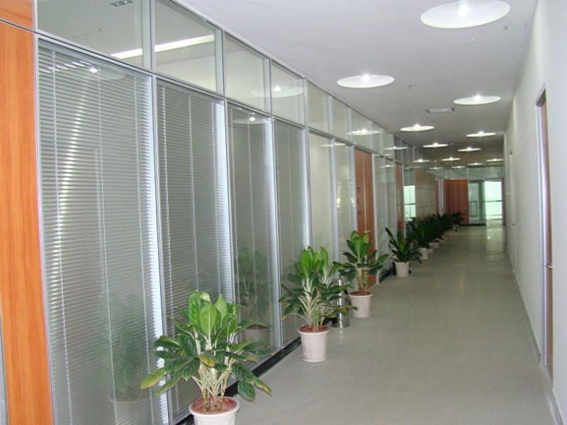 供应用于办公隔断铝型的厂家直销隔墙铝型材新款隐框隔断墙