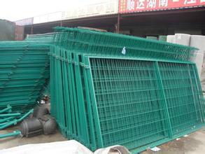 供应用于公路防护的甘肃高速公路护栏网草场围栏网养殖围栏网价格铁丝网围栏价格多少图片