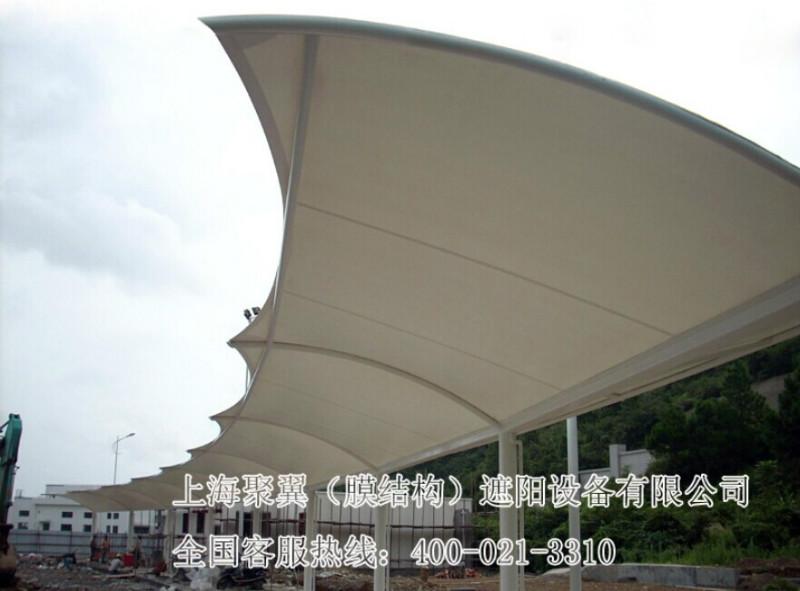 上海市白色钢膜结构汽车停车棚厂家供应白色钢膜结构汽车停车棚爆款出售