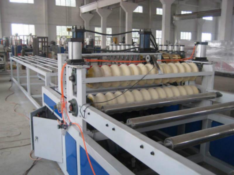 供应青岛PVC波浪板梯形板挤出生产线