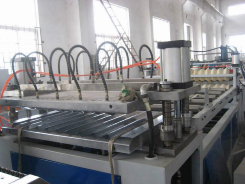 供应青岛PVC波浪板梯形板挤出生产线