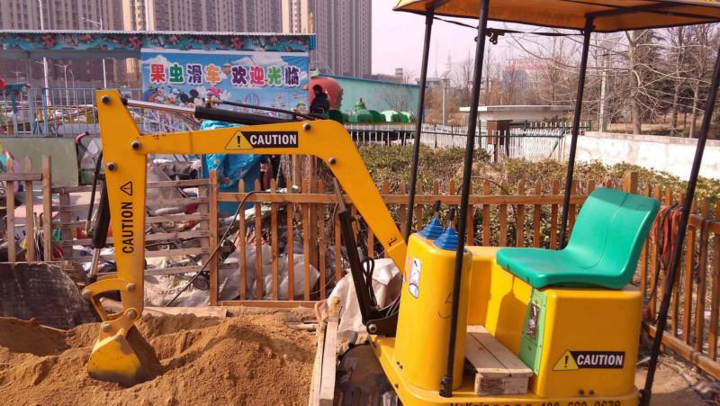供应可挖沙的小型游乐挖掘机360度旋转的儿童游乐挖掘机