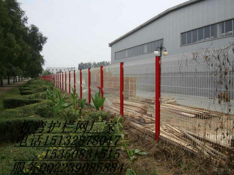 供应桃型柱护栏网 汤阴桃型柱护栏网 绿地钢丝围栏网