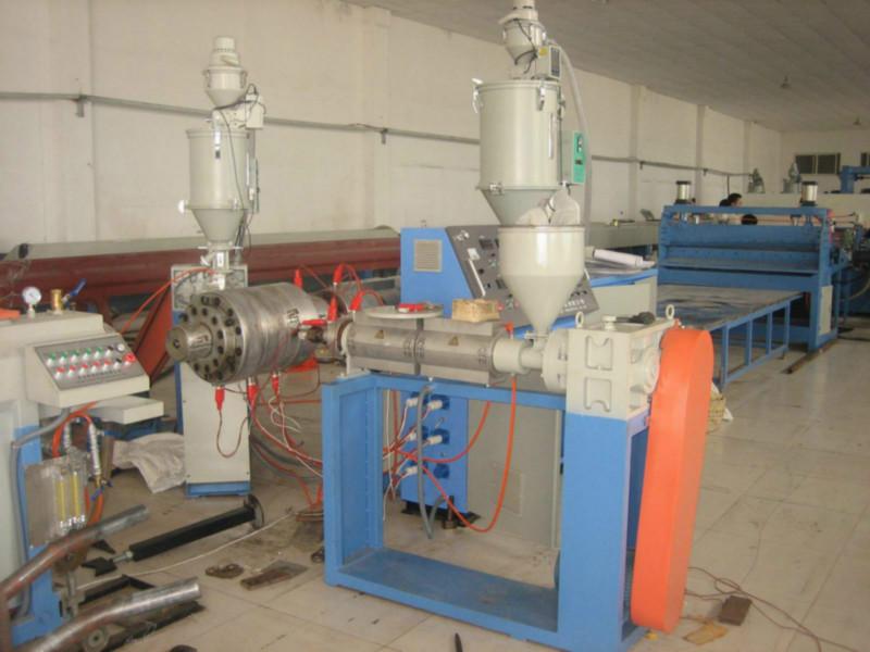 供应青岛PP-R冷热水管挤出机械