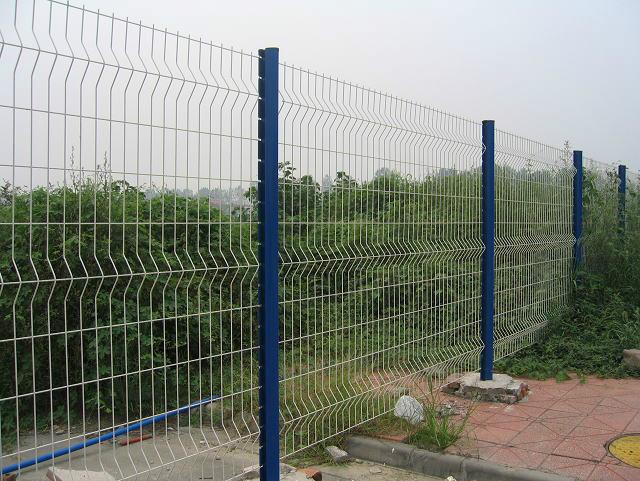 供应重庆三折弯护栏桃型柱护栏机场护栏